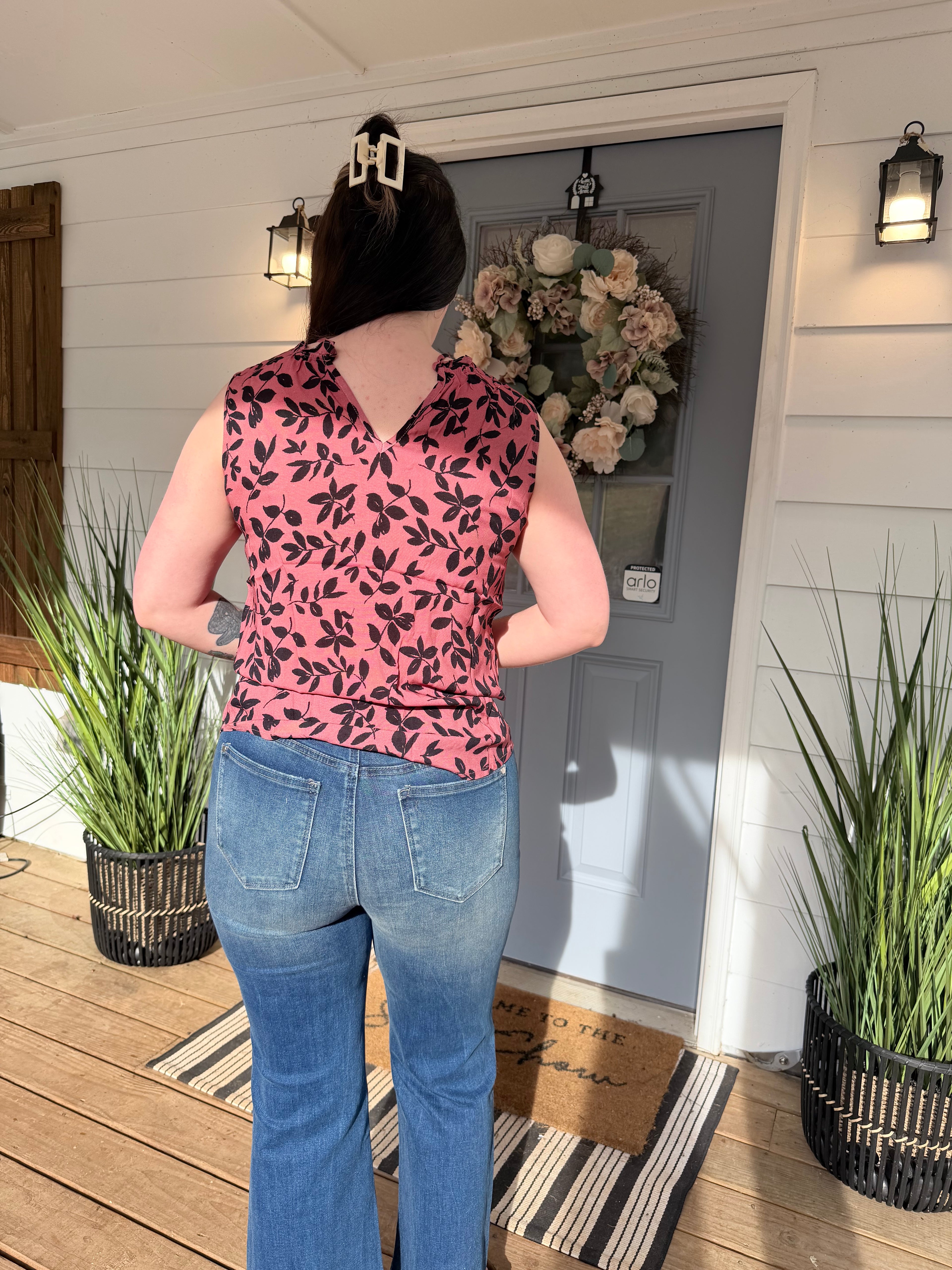 Brown Leaf Print Lace-up V Neck Crinckled Tank Top